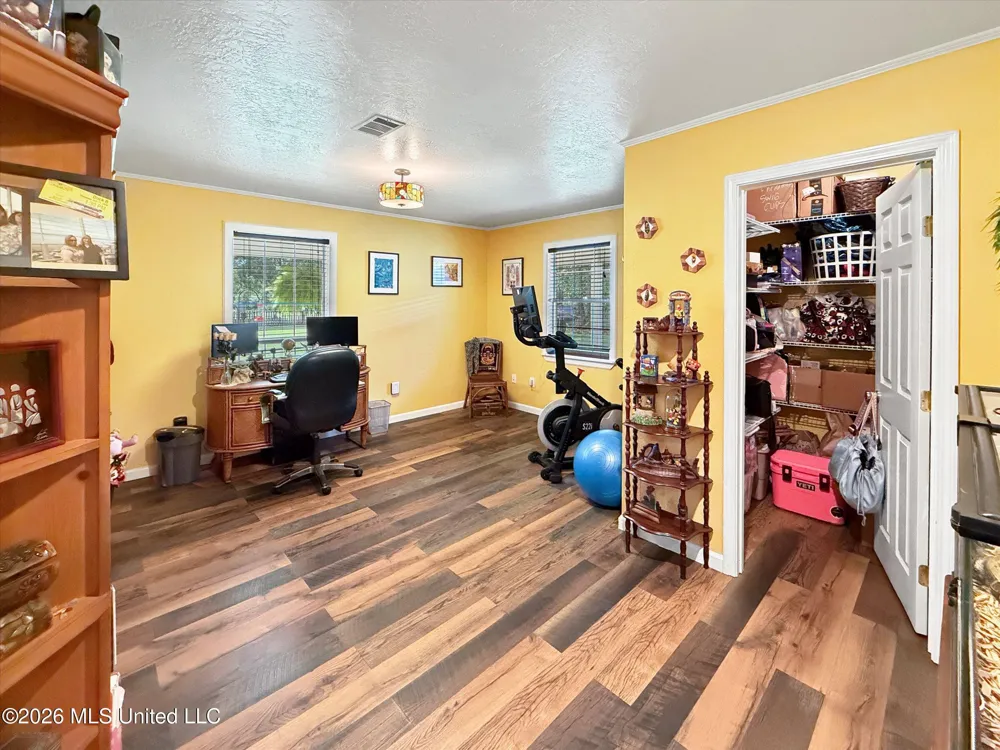 3506 Jerry Davis Road Moss Point, MS 39562