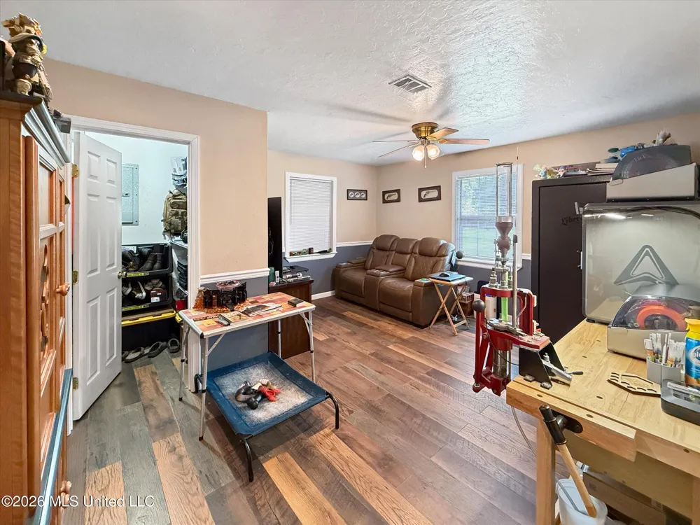 3506 Jerry Davis Road Moss Point, MS 39562