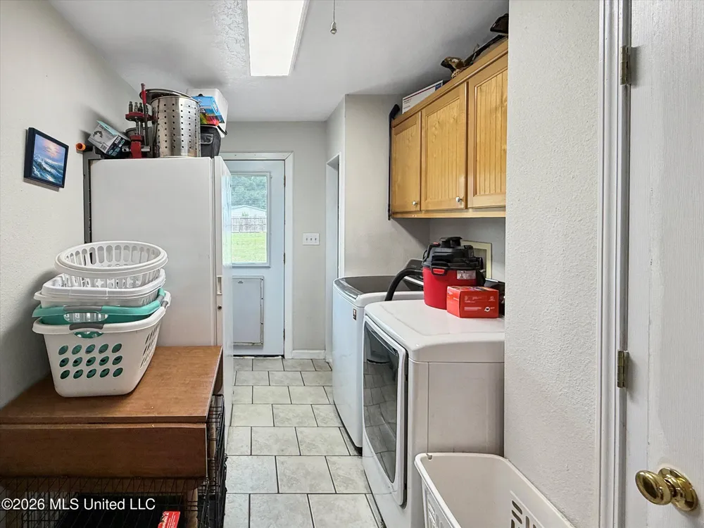 3506 Jerry Davis Road Moss Point, MS 39562