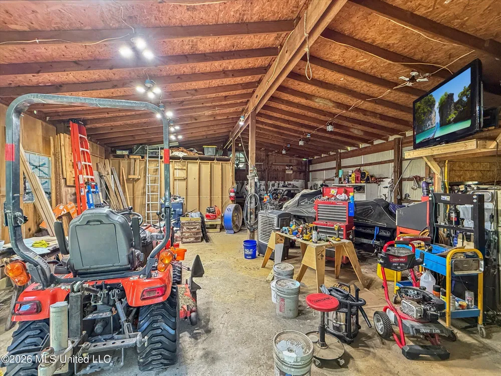 3506 Jerry Davis Road Moss Point, MS 39562