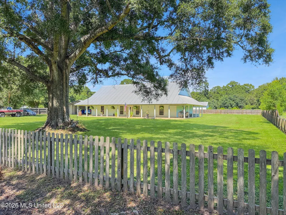 3506 Jerry Davis Road Moss Point, MS 39562