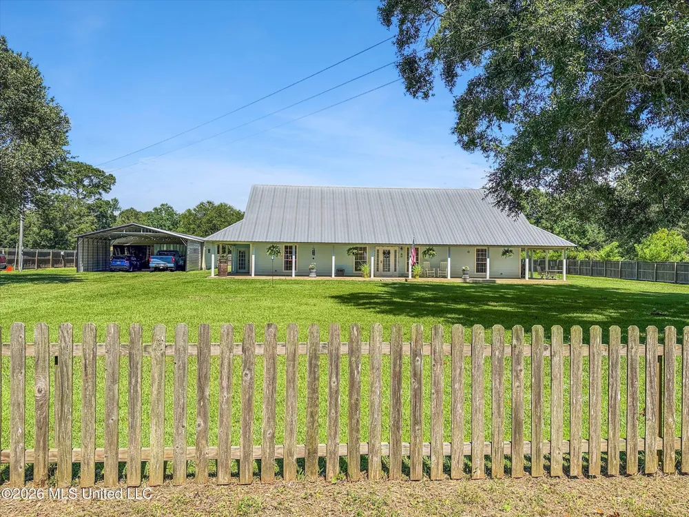 3506 Jerry Davis Road Moss Point, MS 39562