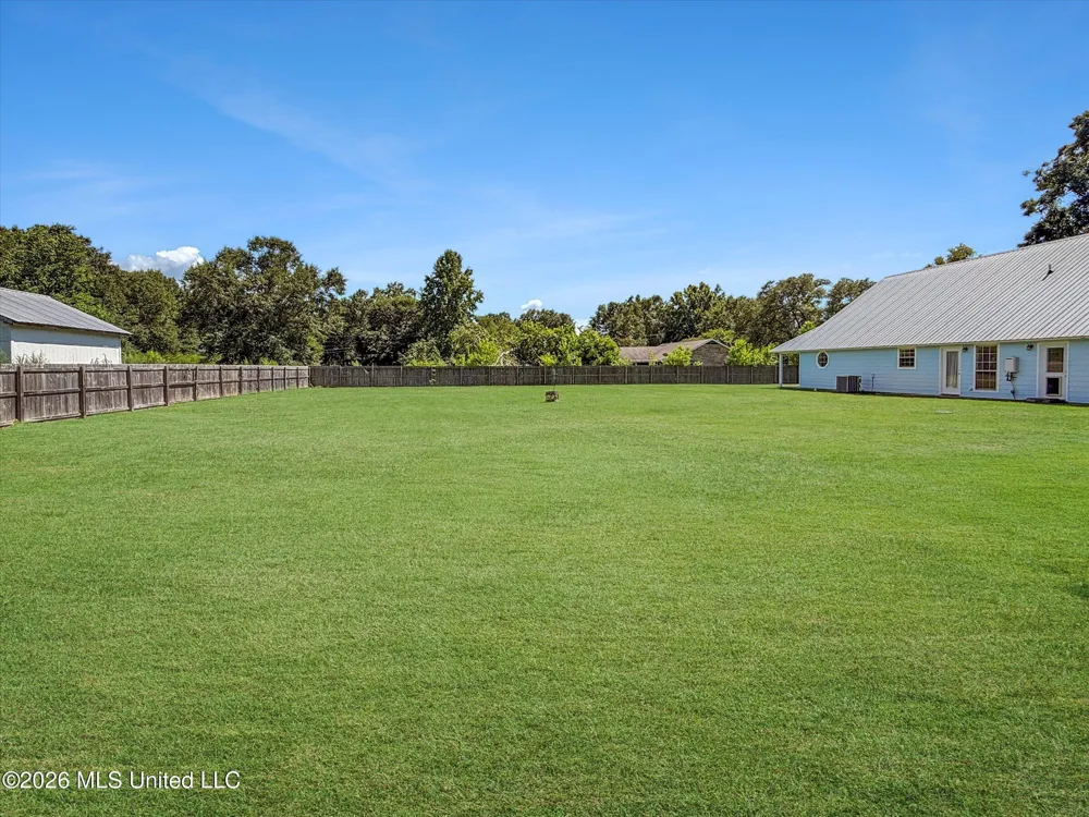 3506 Jerry Davis Road Moss Point, MS 39562