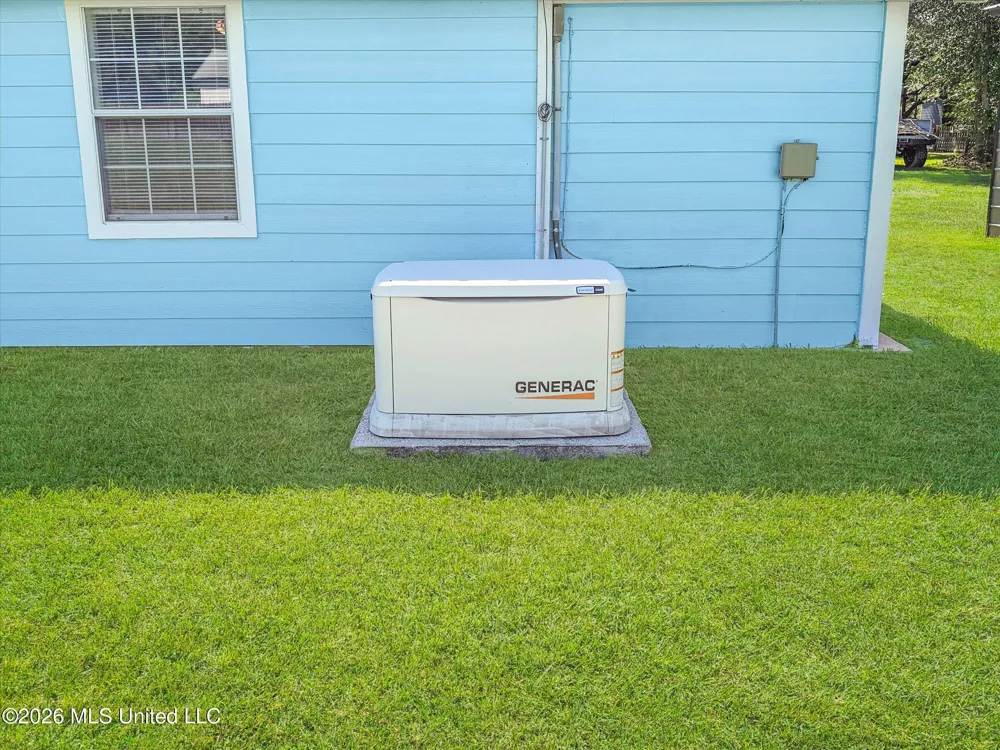 3506 Jerry Davis Road Moss Point, MS 39562