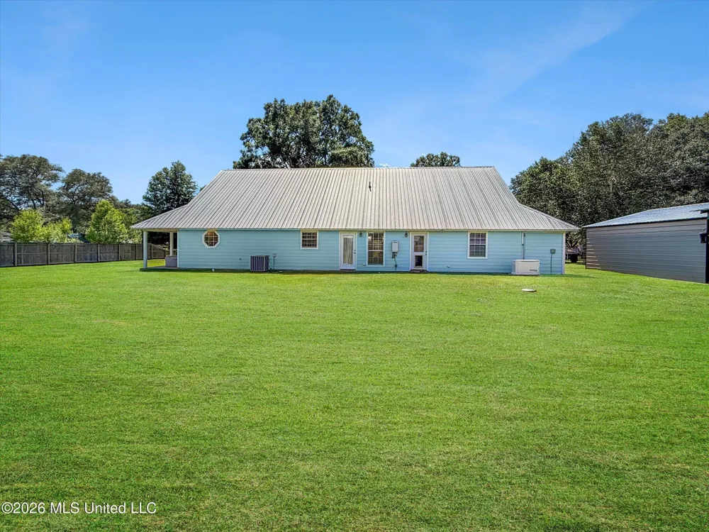 3506 Jerry Davis Road Moss Point, MS 39562