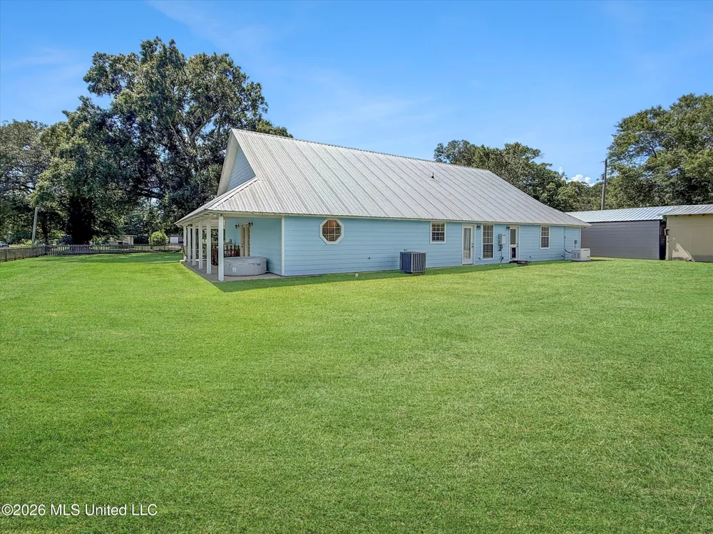 3506 Jerry Davis Road Moss Point, MS 39562