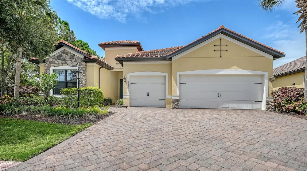 7005 WHITTLEBURY TRAIL Lakewood Ranch, FL 34202