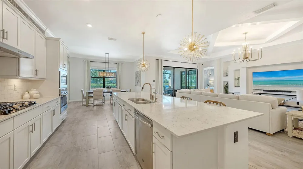 7005 WHITTLEBURY TRAIL Lakewood Ranch, FL 34202