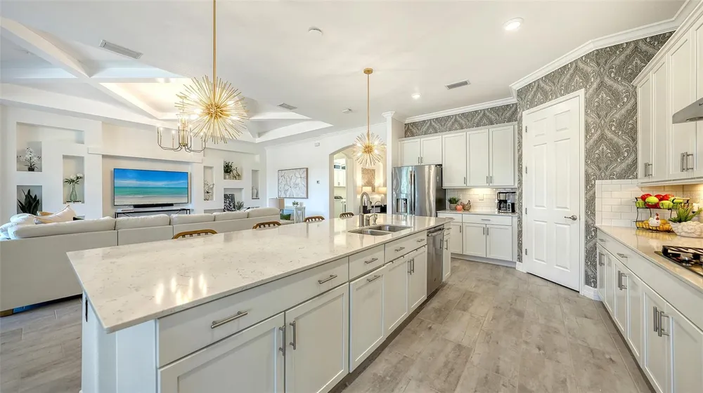7005 WHITTLEBURY TRAIL Lakewood Ranch, FL 34202
