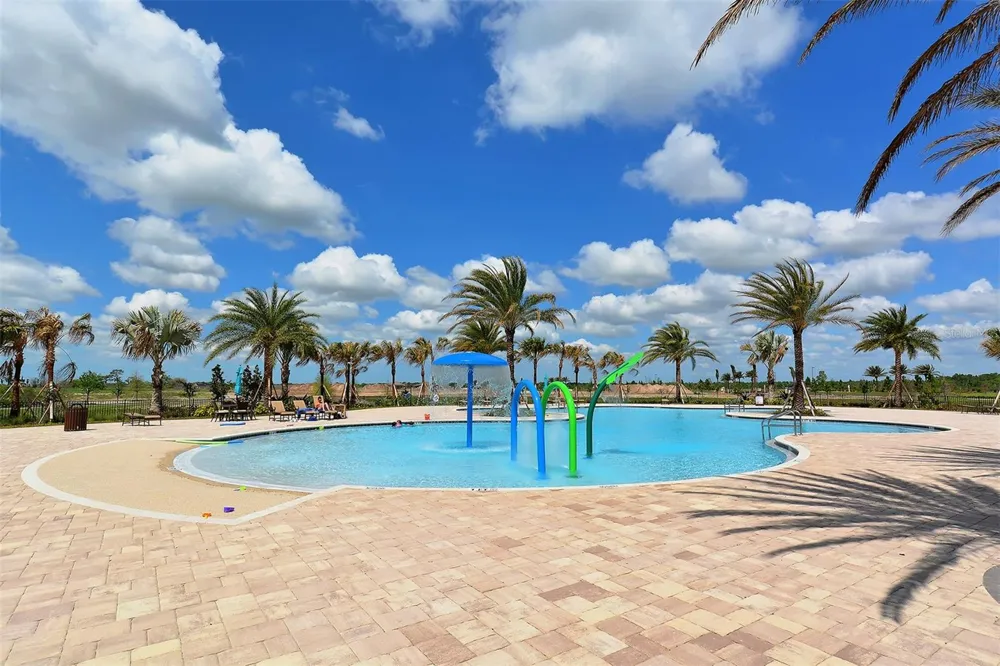 7005 WHITTLEBURY TRAIL Lakewood Ranch, FL 34202