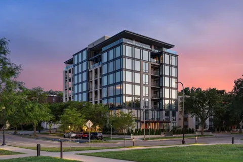 301 Kenwood Parkway #602