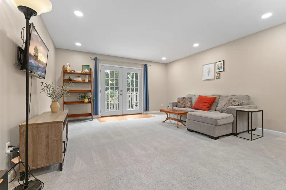 1860 Mcmenemy Street #K Maplewood, MN 55117