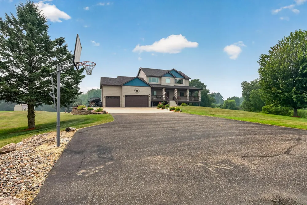5524 188th Avenue NE Wyoming, MN 55092