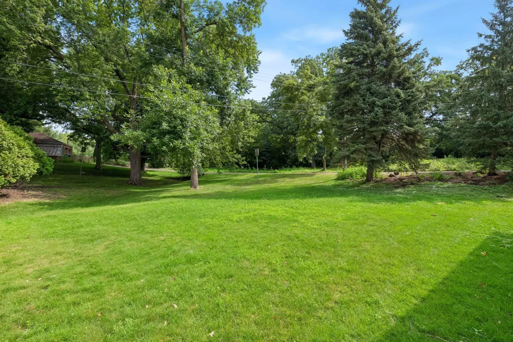 6216 Maloney Avenue Edina, MN 55343