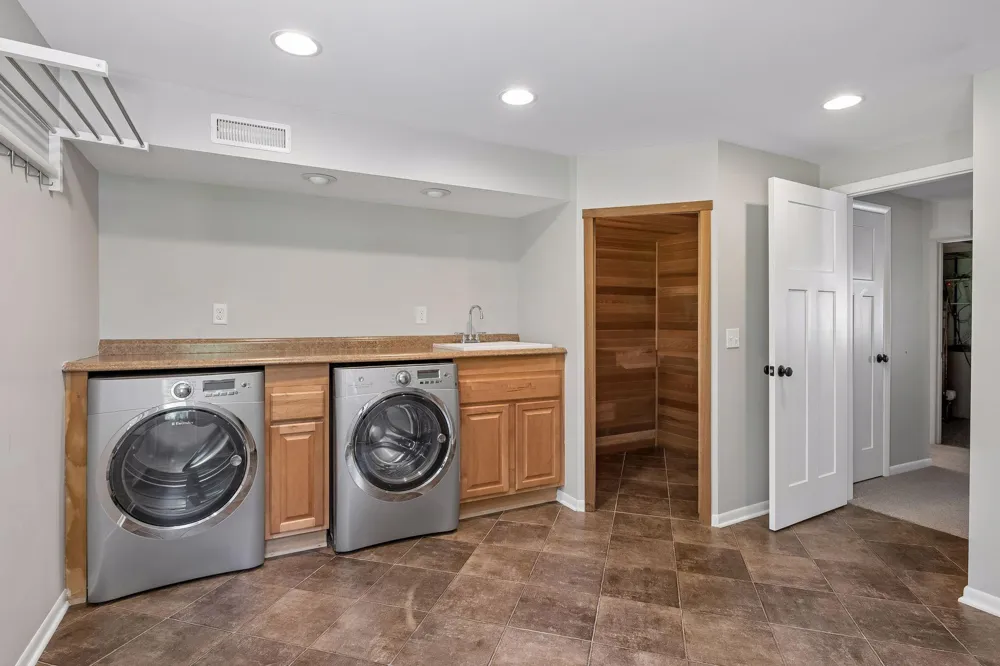 6216 Maloney Avenue Edina, MN 55343