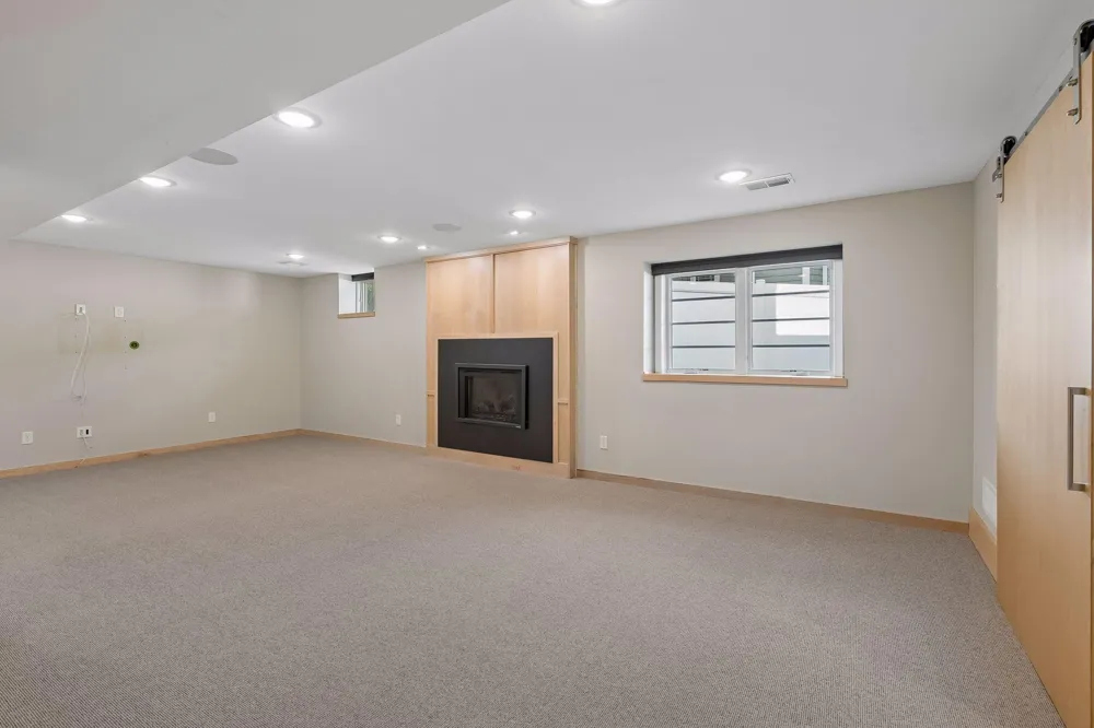 6216 Maloney Avenue Edina, MN 55343