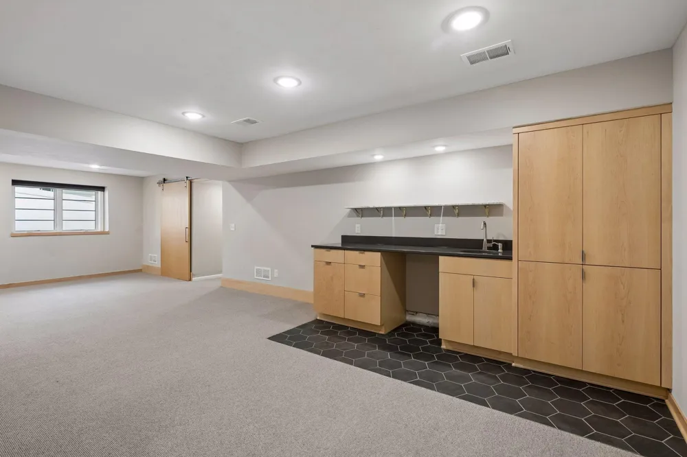 6216 Maloney Avenue Edina, MN 55343