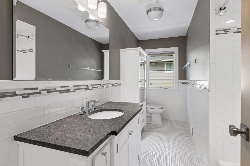 6216 Maloney Avenue Edina, MN 55343