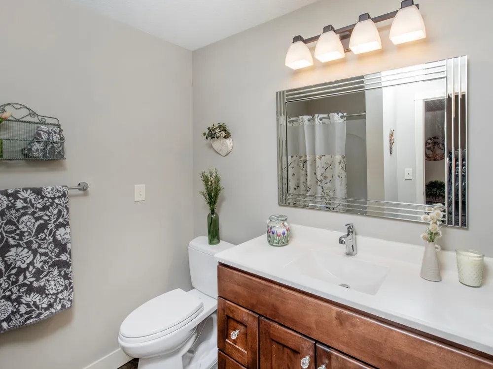 2621 Cardinal Court North Saint Paul, MN 55109