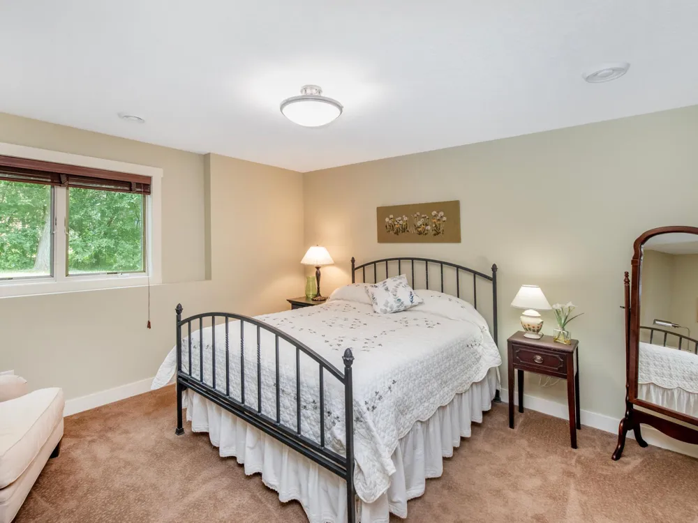 2621 Cardinal Court North Saint Paul, MN 55109