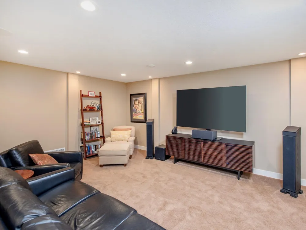 2621 Cardinal Court North Saint Paul, MN 55109