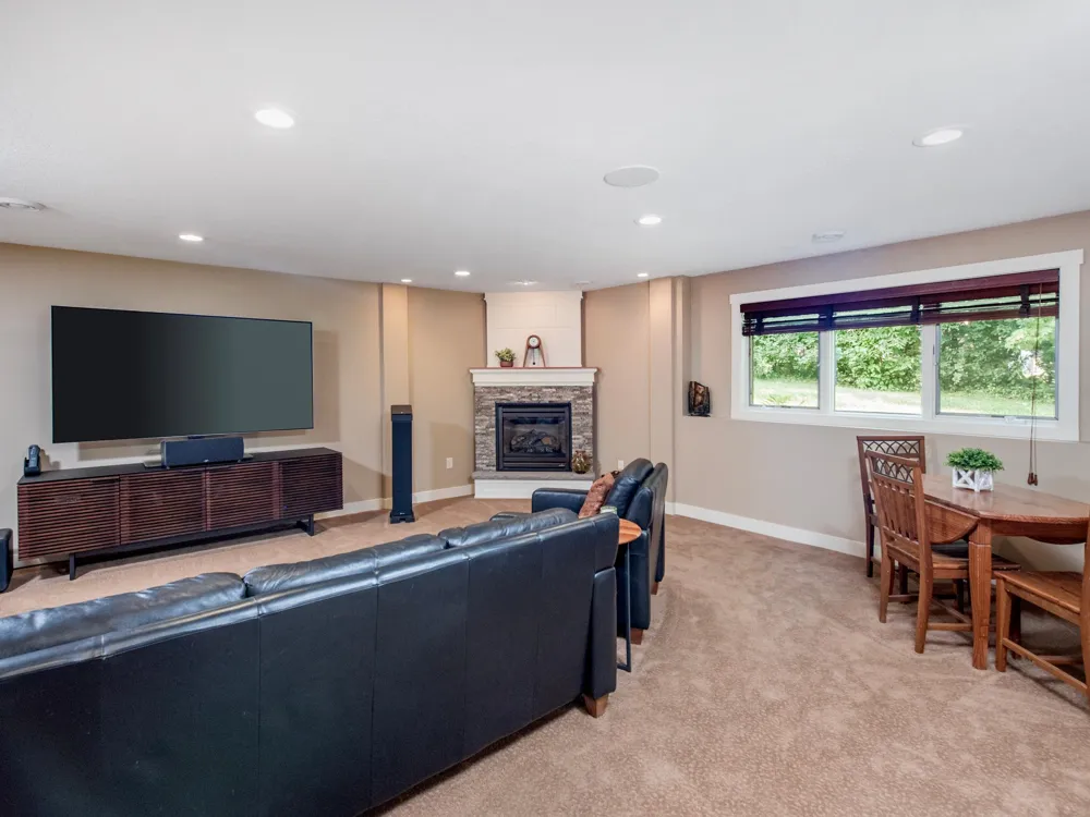 2621 Cardinal Court North Saint Paul, MN 55109