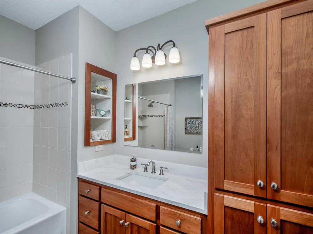 2621 Cardinal Court North Saint Paul, MN 55109