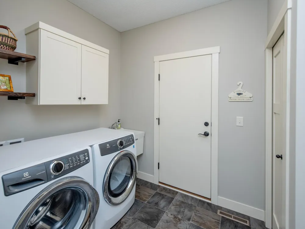 2621 Cardinal Court North Saint Paul, MN 55109