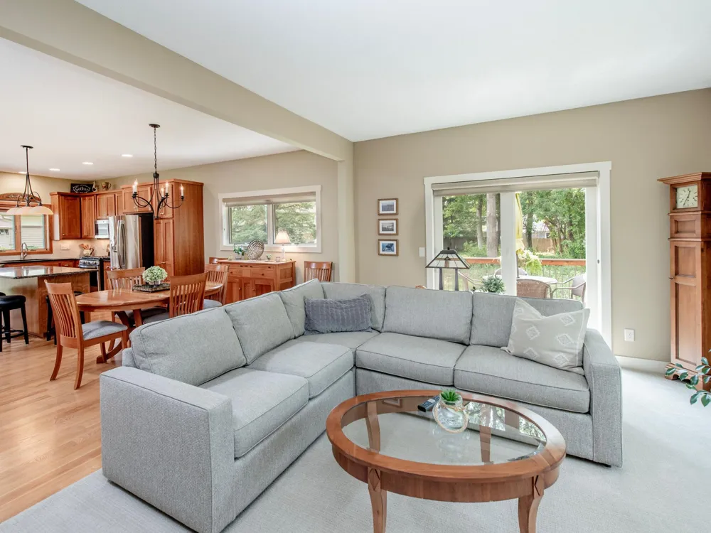 2621 Cardinal Court North Saint Paul, MN 55109