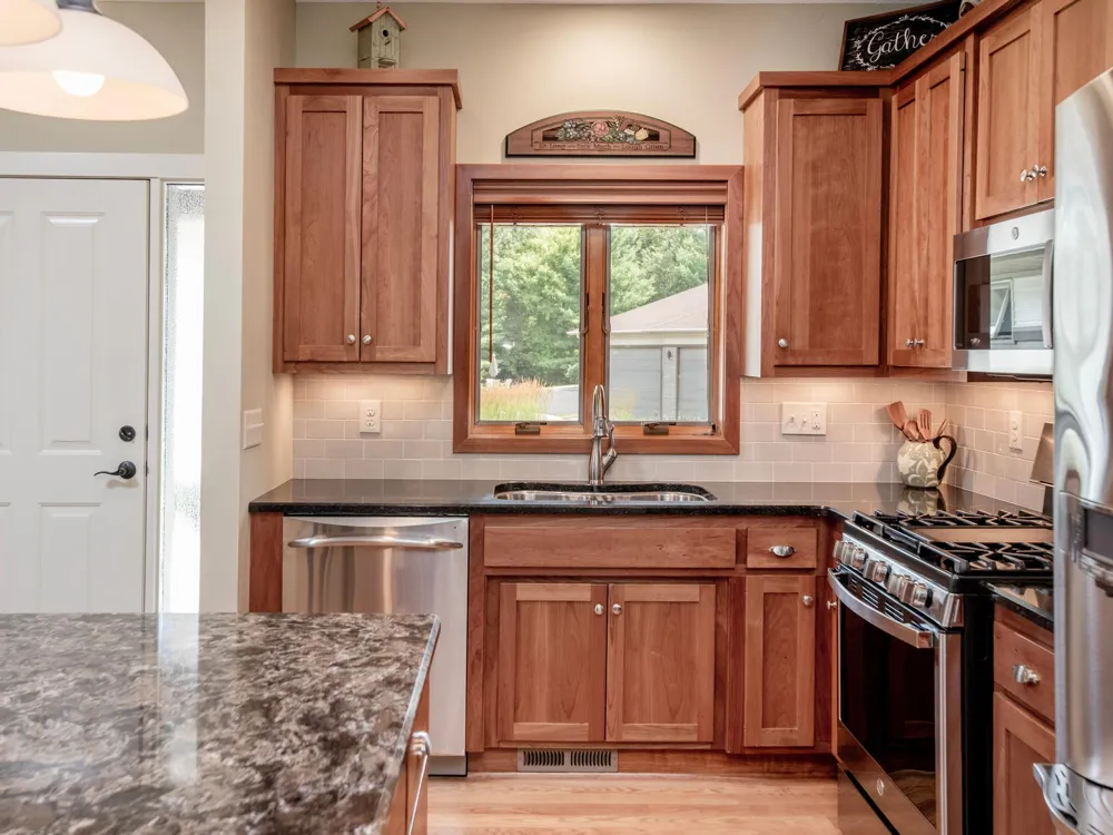 2621 Cardinal Court North Saint Paul, MN 55109