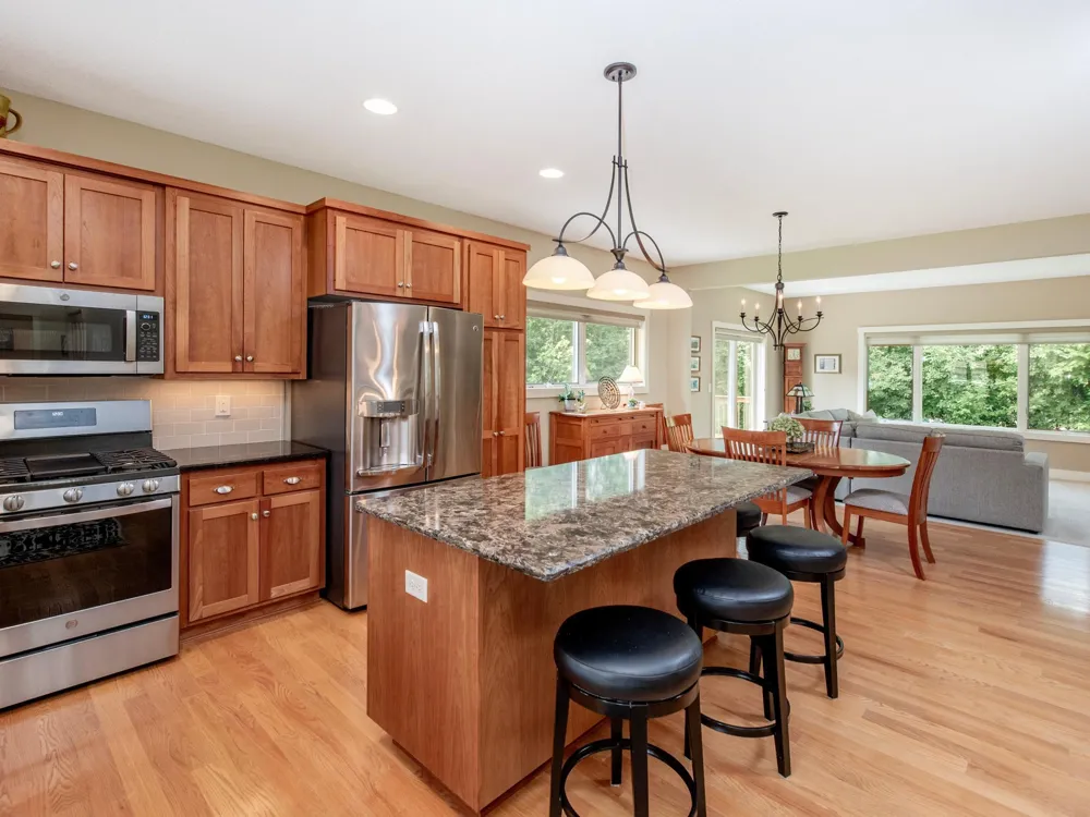 2621 Cardinal Court North Saint Paul, MN 55109