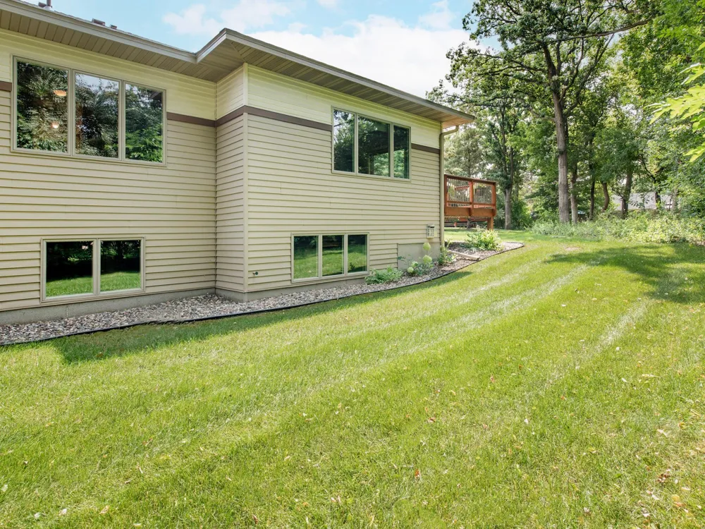 2621 Cardinal Court North Saint Paul, MN 55109