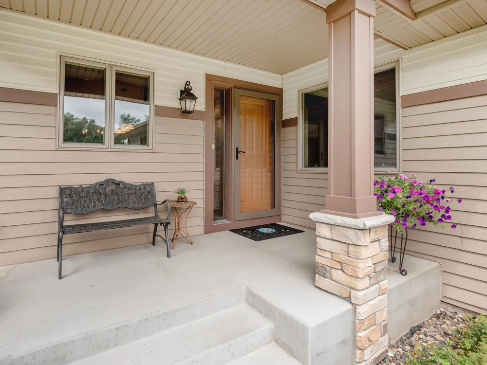 2621 Cardinal Court North Saint Paul, MN 55109