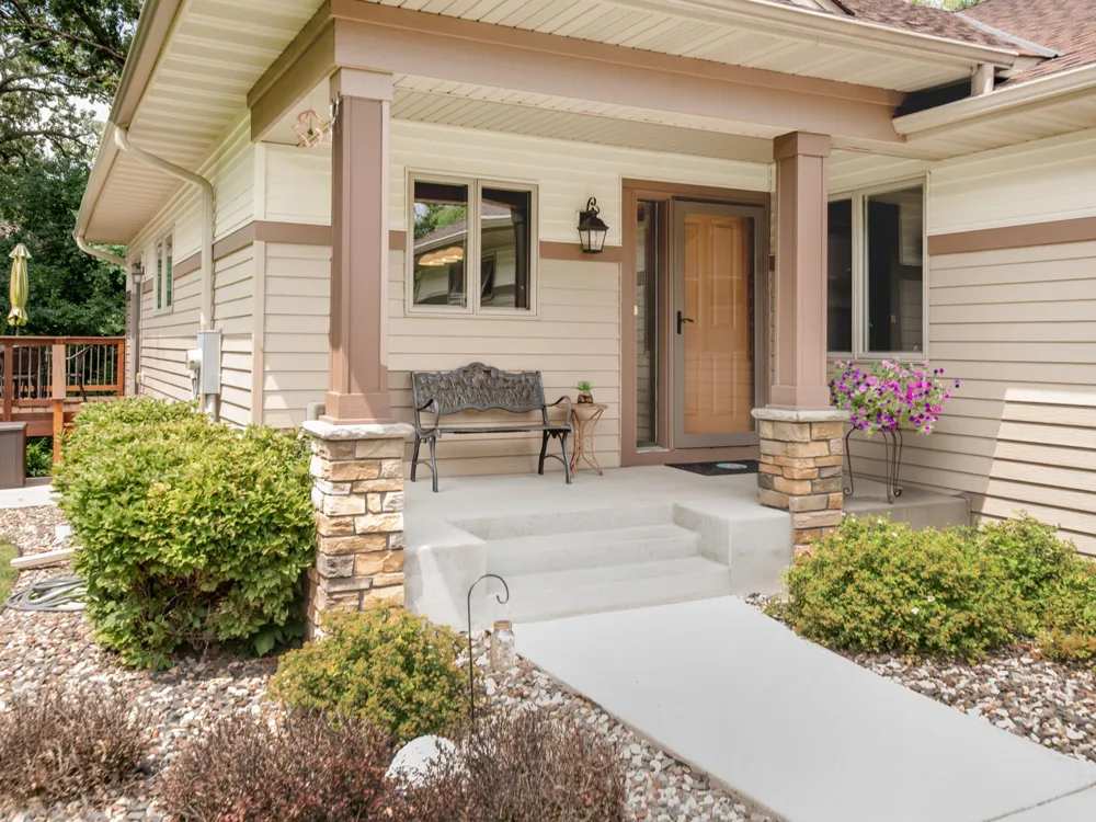 2621 Cardinal Court North Saint Paul, MN 55109