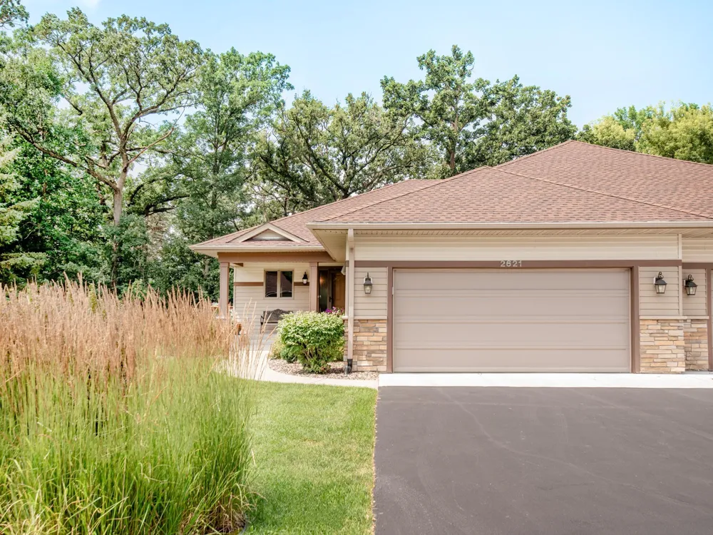 2621 Cardinal Court North Saint Paul, MN 55109