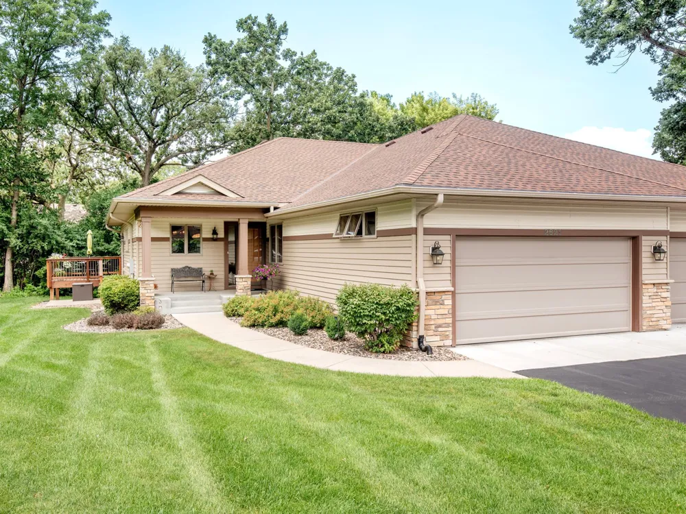 2621 Cardinal Court North Saint Paul, MN 55109