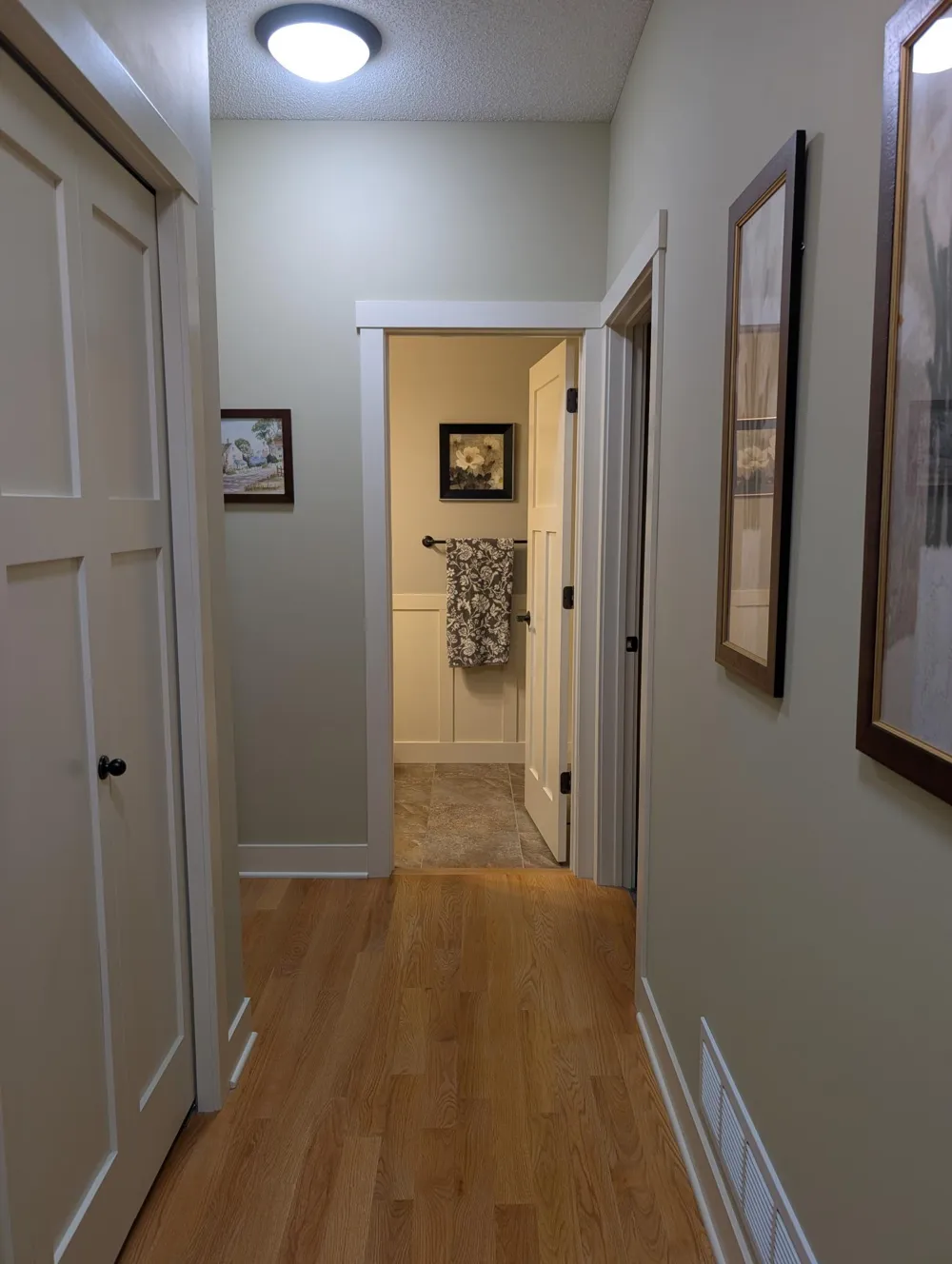 2621 Cardinal Court North Saint Paul, MN 55109