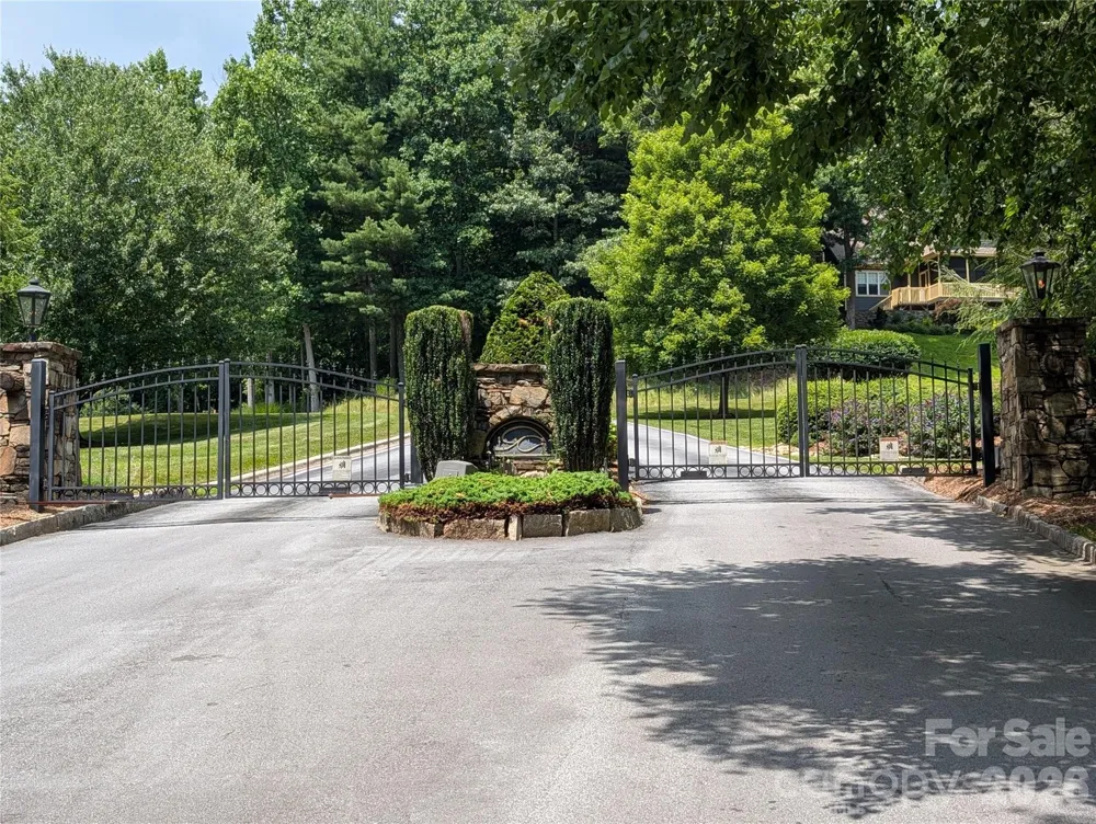 115 Ivywood Lane Laurel Park, NC 28739