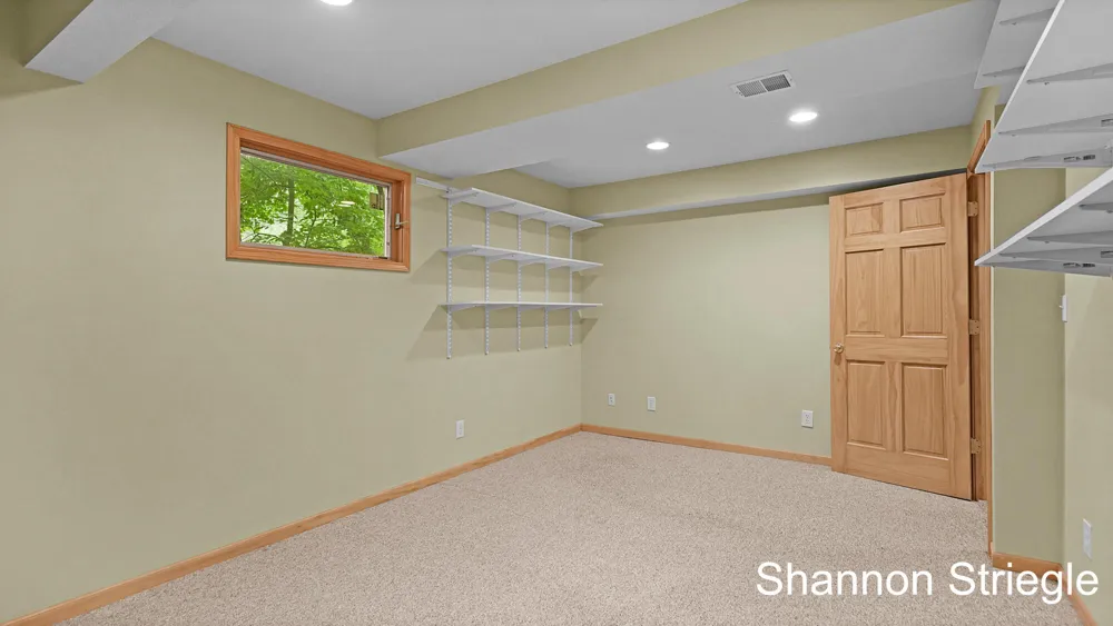 4864 Westshire Drive NW Comstock Park, MI 49321