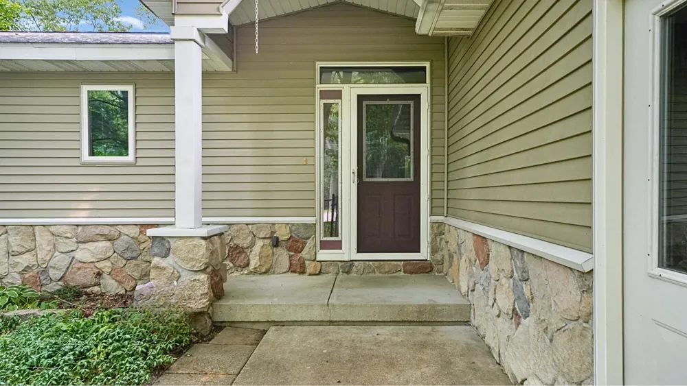 4864 Westshire Drive NW Comstock Park, MI 49321