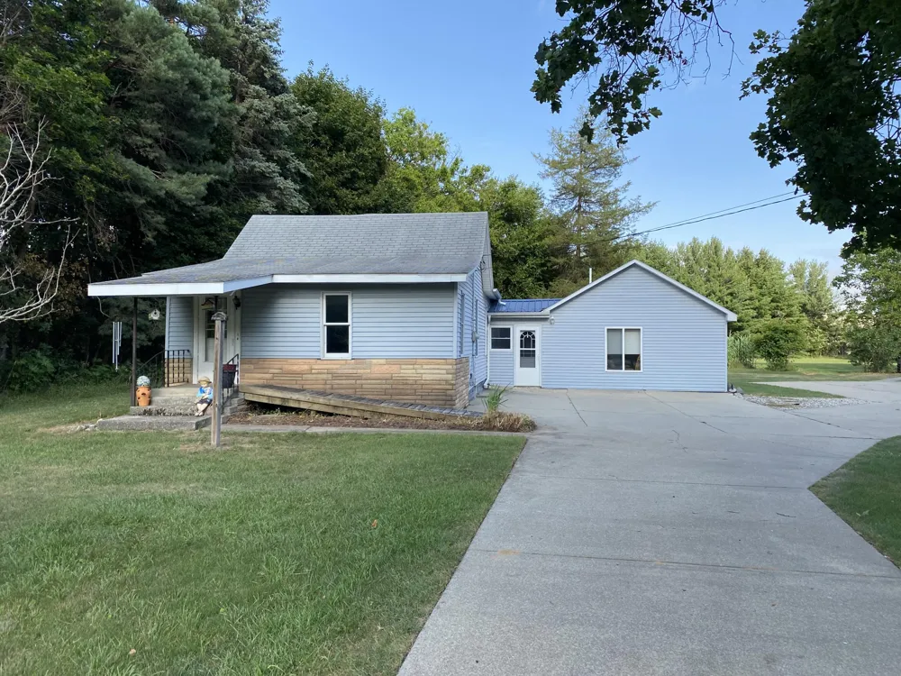 627 S Ensley Street Howard City, MI 49329