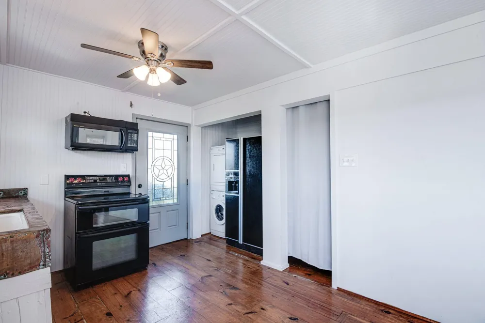 140 Ocean View Drive Crystal Beach, TX 77650