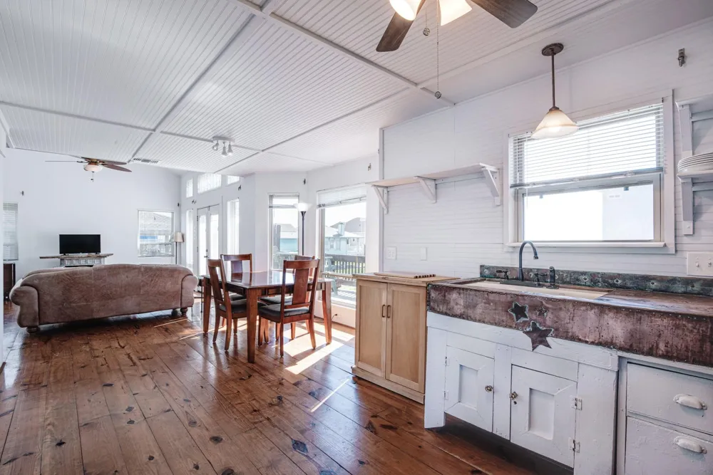 140 Ocean View Drive Crystal Beach, TX 77650