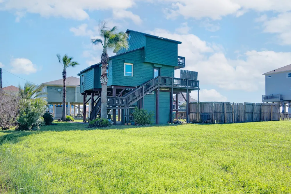 140 Ocean View Drive Crystal Beach, TX 77650