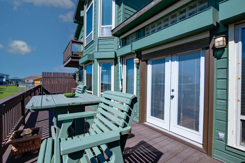 140 Ocean View Drive Crystal Beach, TX 77650