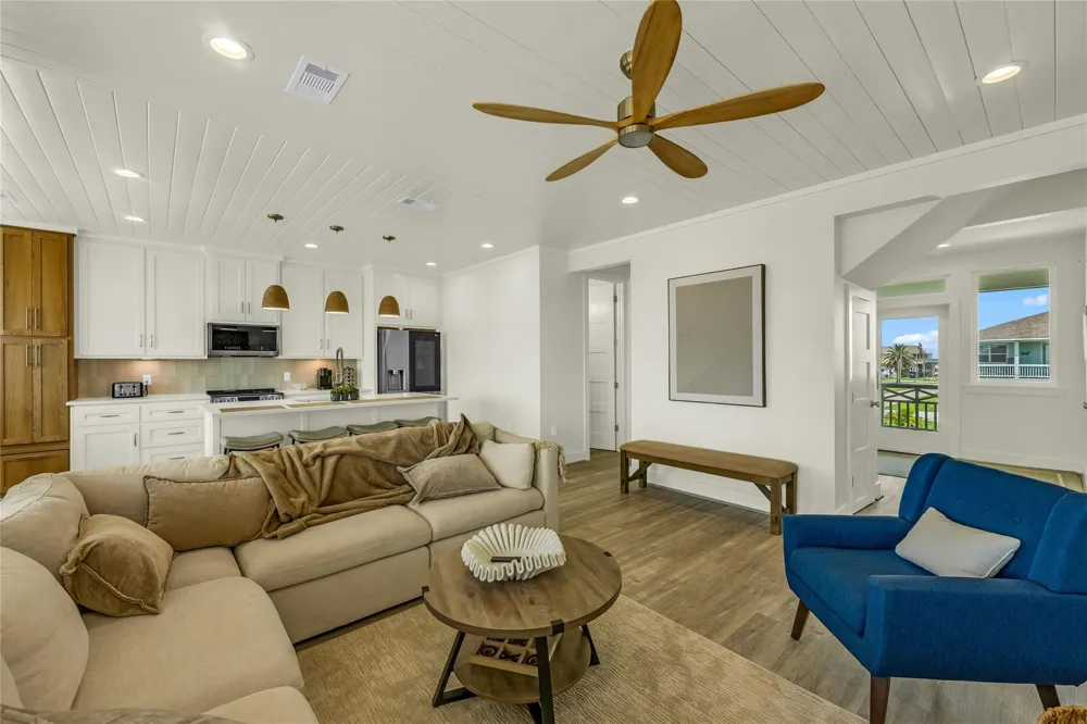 2200 Crab Street Crystal Beach, TX 77650