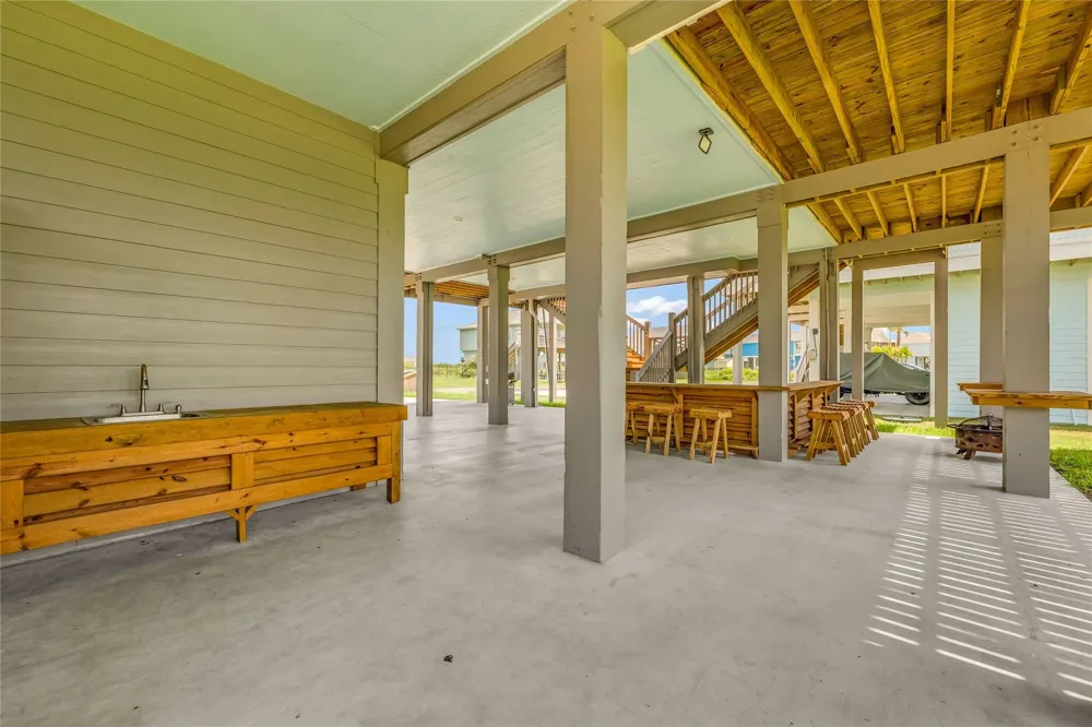 2200 Crab Street Crystal Beach, TX 77650