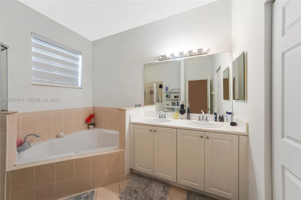 8897 SW 225th St Cutler Bay, FL 33190