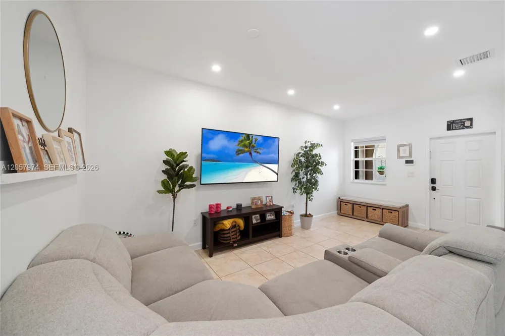 8897 SW 225th St Cutler Bay, FL 33190