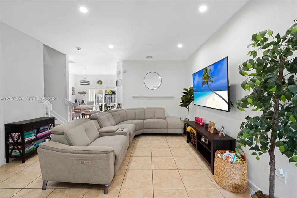 8897 SW 225th St Cutler Bay, FL 33190